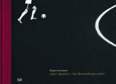 Fotografie: "Unter Spielern". Die Deutsche Fußballnationalmannschaft. Ausstellung in München