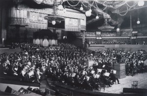 Symphonie der Tausend von Gustav Mahler in einer Auffuehrung unter der Leitung von Willem Mengelberg im Zirkus Schumann am 17. Mai 1912 Archiv Berliner Philharmoniker
