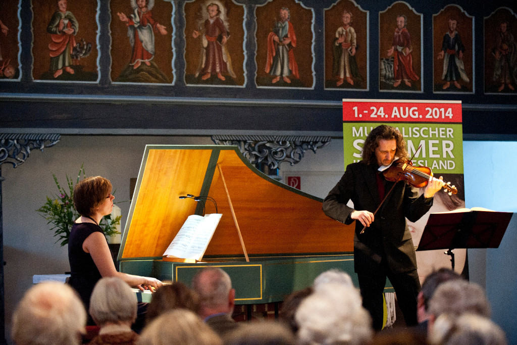 Anton Steck und Marieke Spaans in der Bagband-Kirche am 23.08.2014 / Fotonachweis: Karten Gleich